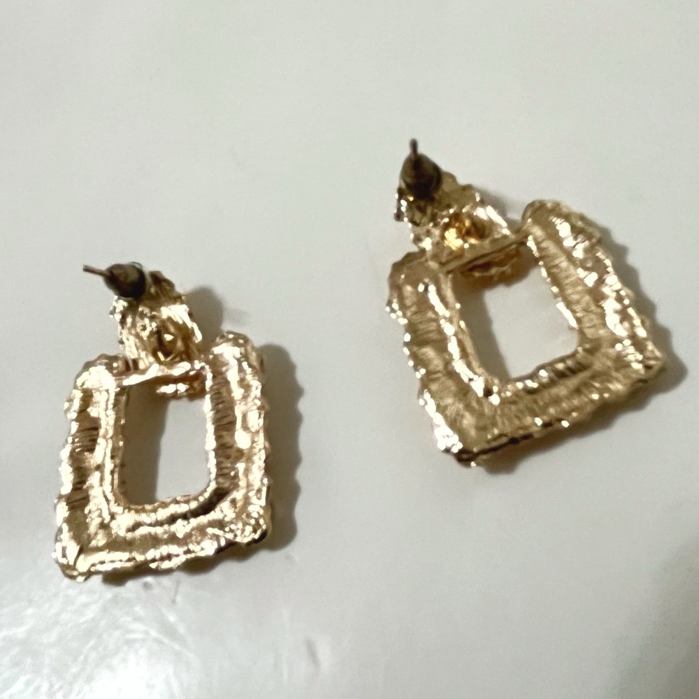 Large statement earrings - Picture 3 of 4